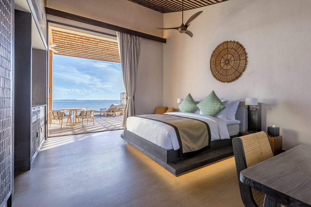 Modernes Hotelzimmer Kudadoo Private Island Two Bedroom Residence mit Terrasse und Meerblick