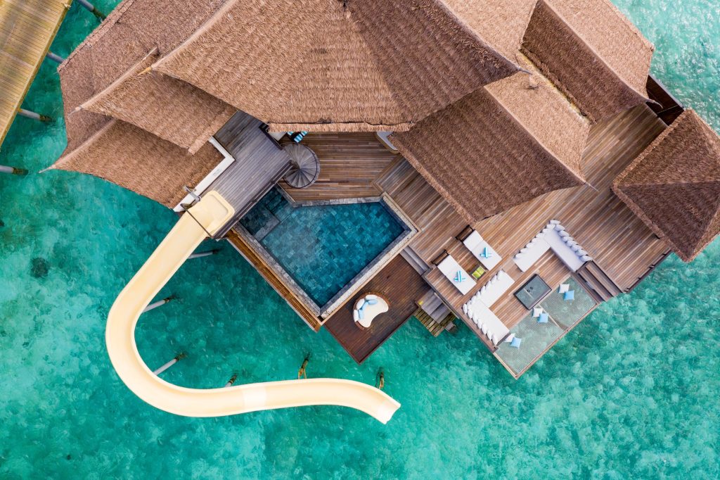 Überwasser-Bungalow Ocean Pool Reserve mit Pool und Wasserrutsche auf den