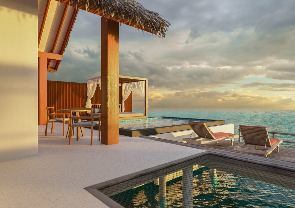 Terrasse mit Holzmöbeln, Himmelbett mit weißen Vorhängen und Pool über dem Meer bei Sonnenuntergang